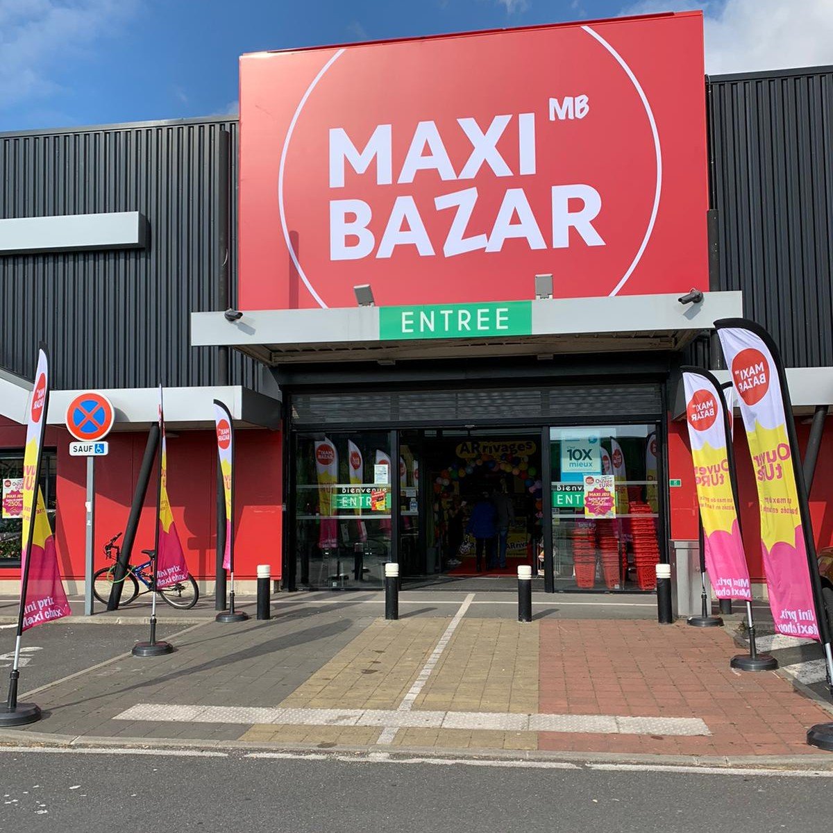 Maxi Bazar à Cappelle-la-Grande