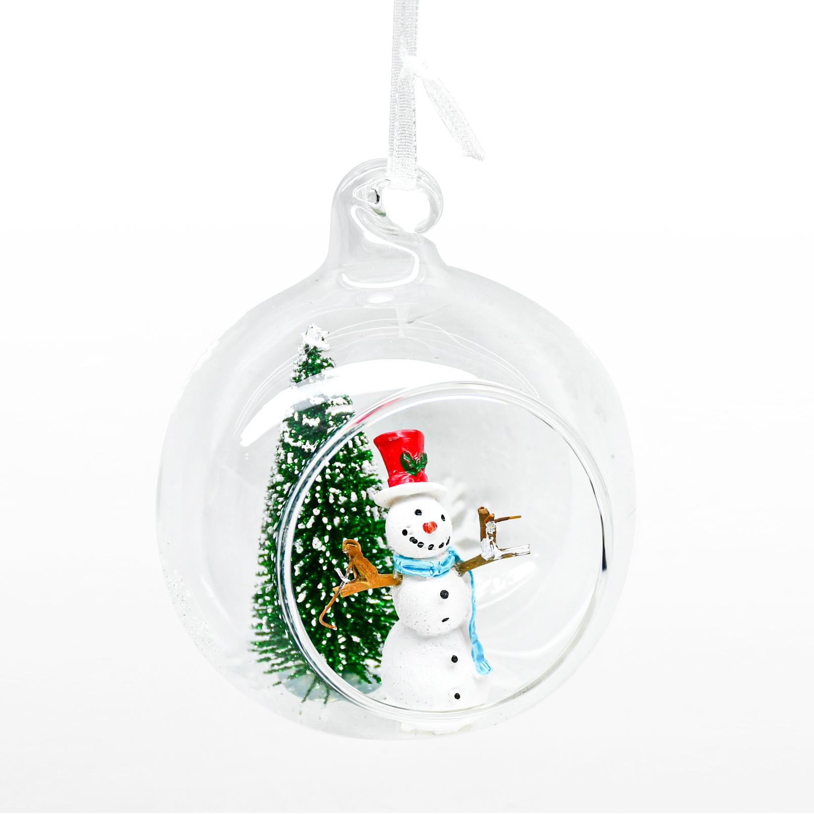 BOULE OUVERTE EN VERRE BOHOMME DE NEIGE ET SAPIN 8CM